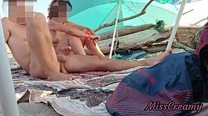 Halk plajında üvey kıza sik gösteriyorum