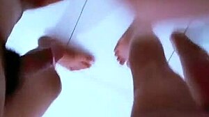 Tak tahan, dia bergaul dengan ibu tiri dalam aksi buatan rumah