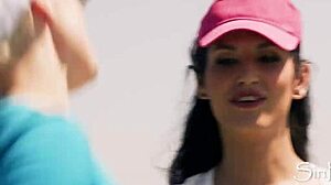 Ei, quer ver trans fodendo uma esposa troféu no campo de golfe?