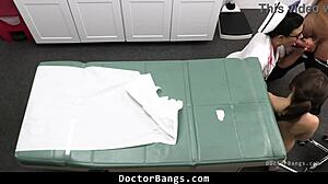 수줍은 체조 선수 찰리 써머 닥터뱅스 병원 마약 검사 와일드 섹스