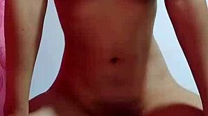 Madam mahu mata kau atas dia