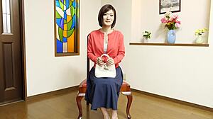 처음 아내 유미 미츠세가 돌아와 뜨거운 쓰리섬 빨기와 바이브레이터 플레이