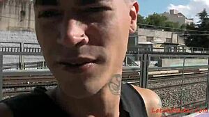 Latino studs genieten van hardcore strandseks met bareback kontneuken