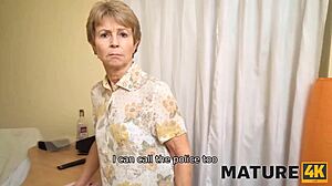 Cameriera matura, scopata fantastica come ricompensa... cavolo, mi ha cavalcato bene dopo le pulizie!