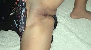 Latina stedatter tar det lett i første gangs action!