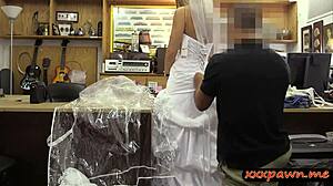 ब्लॉन्डी शादी के कपड़े गिरवी रखकर पॉनशॉप में हार्डकोर चुदाई करती है