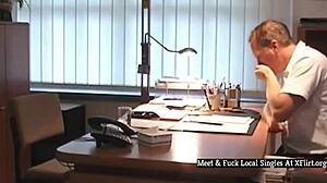 لقاء شغوف منزلي في المكتب مع سكرتيرة BBW مثيرة