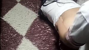 สาววัยรุ่น 18+ ห้อยกับเพื่อนชายชุดนักเรียนหลังทำการบ้านวิทย์