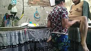 kocam yokken, en iyi arkadaşımı çağırıyorum vahşi lezbiyen seks için