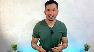 Paras kaveri tarjoaa neitsyt-perseensä monster-kyrvälle bareback syntymäpäivänä.