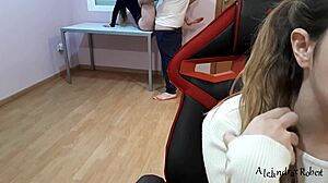 Η θετή μου αδελφή γυρίζει κρυφά σπίτι να γαμηθεί με ξένο ενώ διαβάζω