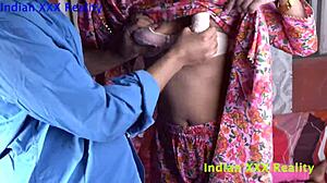 Do diabła! Indyjska XXX bójka kotów robi się mokra i brudna!