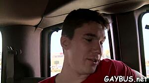 prevarani zaslepljeni tip sesan od skrivnostnega homo hunk v šoku