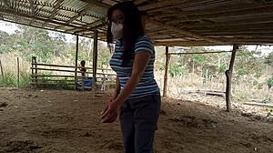 Ibu Tiri Janda Goda Anak Tiri Saat Kunjungan ke Peternakan