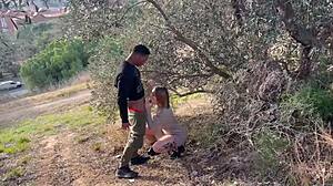 Miss Alessandra wordt zo geil dat ze Jesus Reyes buiten neukt! 🔥