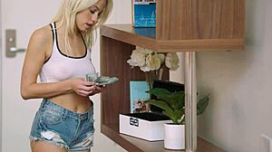 Sakra! Blondýnka z vysoké školy tvrdě potrestaná bbc