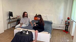 Ahne naama ei vastusta anaalia, itkee ja huutaa miten hyvältä tuntuu