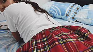 Красивая невинная падчерица жаждет член в тугую жопу для анала