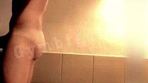 帅气饥渴亚洲同性恋夫妇，让我们无套后入式做爱一整夜