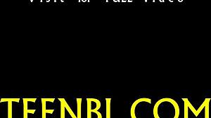 Zlobivá mladá žena touží po divokém psím stylu