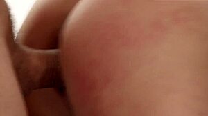 فتاة PAWG مثالية مارتينا سميرالدي تشتهي BWC كل صباح