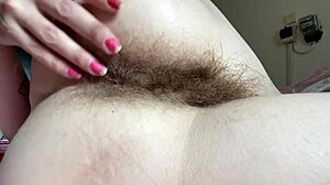 Fetish video s chlupatým prdelem a super detailním záběrem