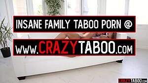 Majhna najstnica Jill Kassidy sesa pastorkov kurac v tabu oralni sceni