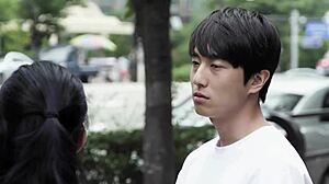 看看这个韩国秘书的动作