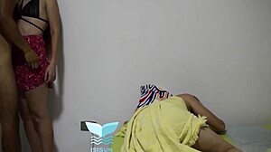 MILF a mladý 18+ 18+ chlap cucají a šukají v kanceláři z pohledu, latinské amatérky s prsama a zadkem