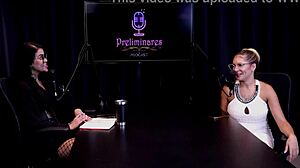 Wow! Prima esibizione della coppia 18+ è un successo con handjob pubblico selvaggio!