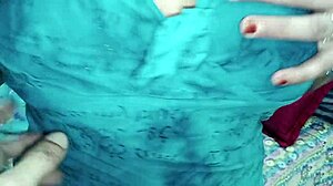 Svoger besat af Bhabhis kurvede fisse