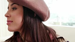 Meisjesverkenners tieners 18+ draaien de rollen om en neuken hun leider in wilde groepsactie