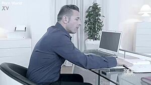 Deze Tsjechische 18+ meiden met enorme hangende tieten spelen buiten in hakken en schoenen.