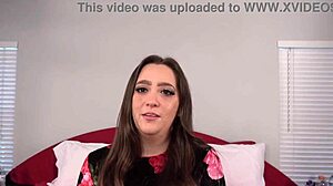 Qoseve și Pixie, amatoare disperate, au țâțele mari de milf jucate înainte ca pizdele strânse să fie futute tare.