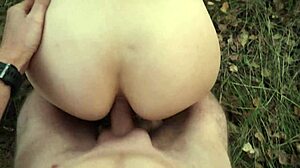 hei, vil du se ekte utendørs anal creampie i skogen?