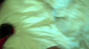 Francouzská amatérská nevlastní máma nabízí chlupatou kundičku na tvrdé prcání