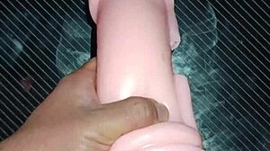 Kissy отдает свою киску на горячий сеанс лизания