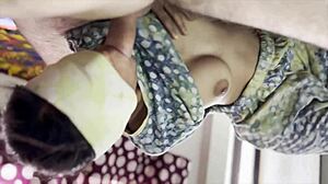 Sora vitregă primește futut accidental tare și dur în loc strâmt