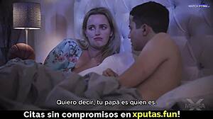 Блондинка мащеха жадува забранен испански крем пай