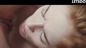 ジア・リッサとヴィオレッタが情熱的に誘惑し合い、蒸し暑いプレイで全身を探索