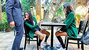 Hete 18+ meiden worden vrij gebruikt door leraar tijdens studiebijeenkomst