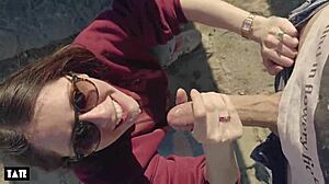 Λαχταράω πούτσα έξω, κάνω βαθύ λαιμό σε ξένους σαν βρόμικη πόρνη