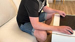 A barátom anyja elvette a szüzességemet vad orosz amatőr POV lovaglásban