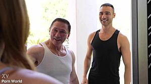 Eu Sou Só uma Dona de Casa Faminta por Sexo, Skylar Snow, Transformando PT em Foda Selvagem DP com Rimjob e Gozada na Boca