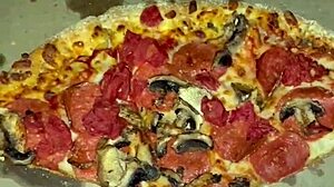 Ome, Minha Primeira Vez em LA como Branca de Neve Árabe Fazendo Coisas Fetichistas com Comida, Pizza e Sorvete de Chocolate