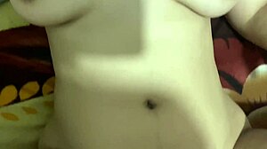 ลุงเลียหีชมพูของหลานเลี้ยง ก่อนแม่งหีใหญ่ใน POV เร็วๆ จบด้วยครีมพาย