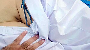 Эй, смотри, как деси девчонка 18+ получает от старого перца