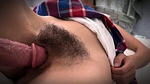 Отчим, что ты делаешь с моим видом на трусики снизу