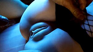 오, 에로틱한 검은 스타킹 입은 달콤한 보지가 환상적인 쾌감 줘!