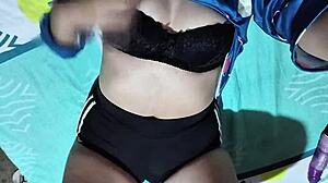 marido y mujer tienen sexo caliente en la habitación del hotel casero real